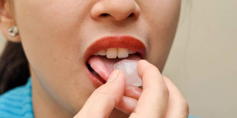 Cara Mengatasi Lidah Kena Air Panas