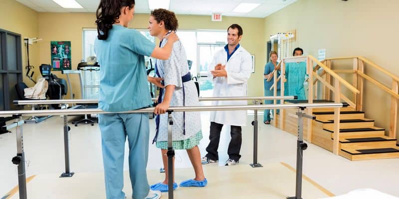 ilustrasi terapi fisik untuk pengobatan ataksia