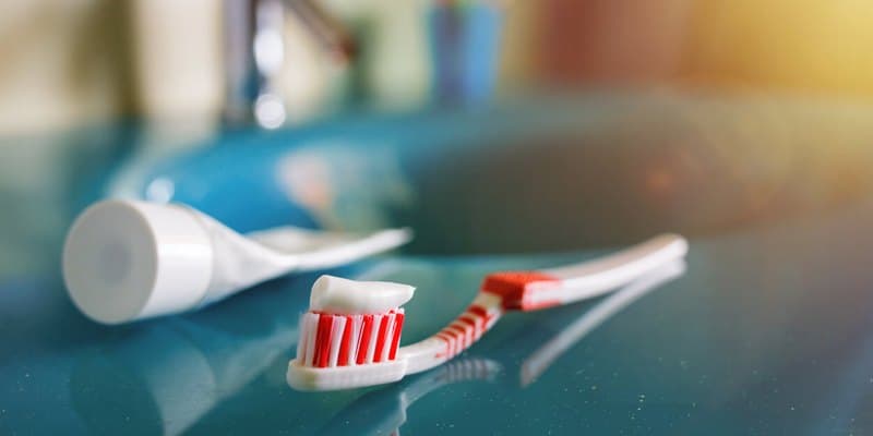 Pasta Gigi dan Sikat Gigi untuk Gigi Sensitif