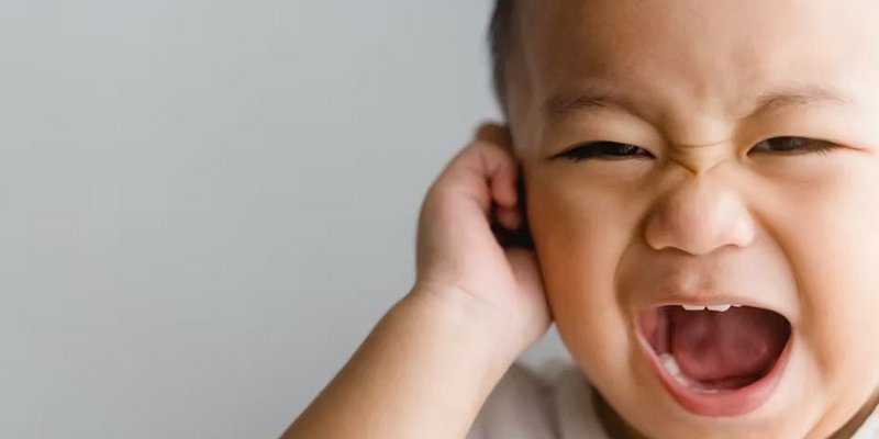 Ilustrasi Penyebab Sakit Telinga Kanan