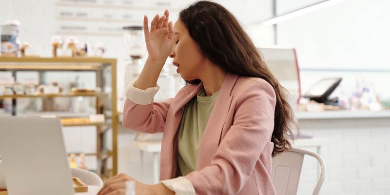 Ilustrasi Perbedaan Gejala Corona dengan Alergi