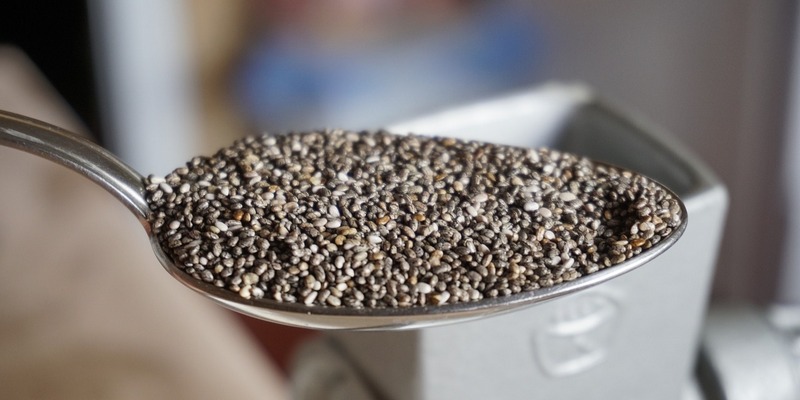 Ilustrasi Cara Minum Chia Seed