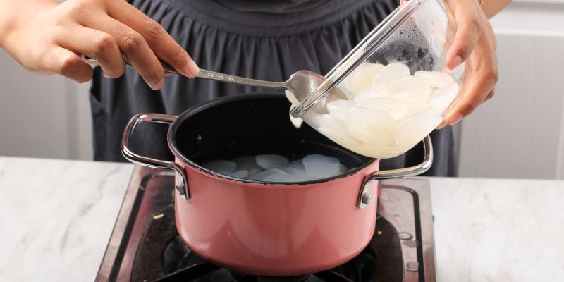 Ilustrasi Cara Konsumsi Kolang-Kaling untuk Nyeri Sendi