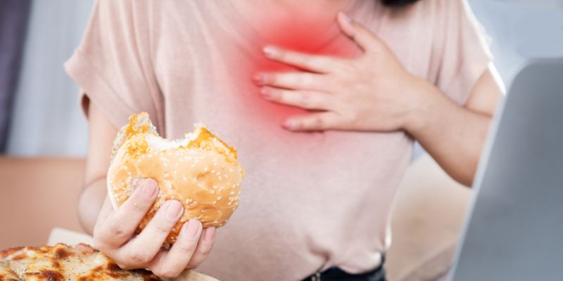 Ilustrasi Cara Mengatasi Keringat Dingin Karena Asam Lambung