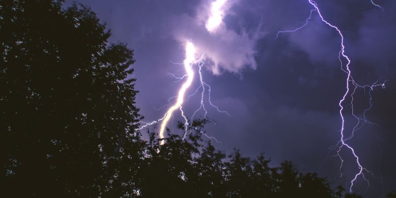 Ilustrasi penyebab orang tersambar petir