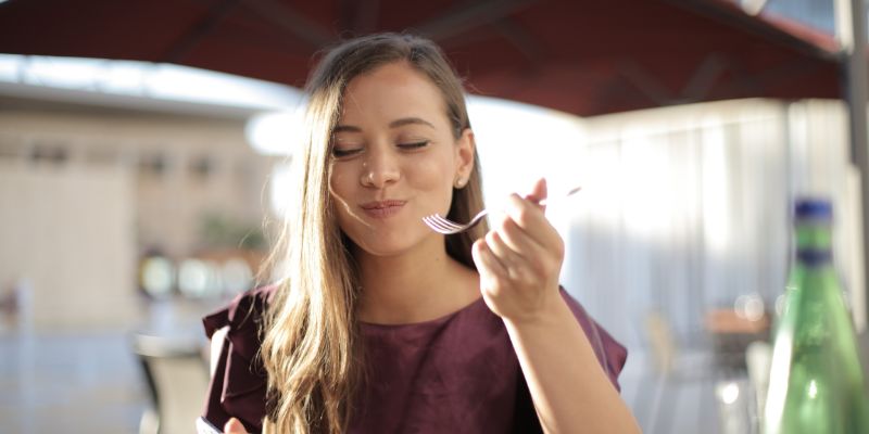 Ilustrasi Cara Mencegah Perut Begah Setelah Makan